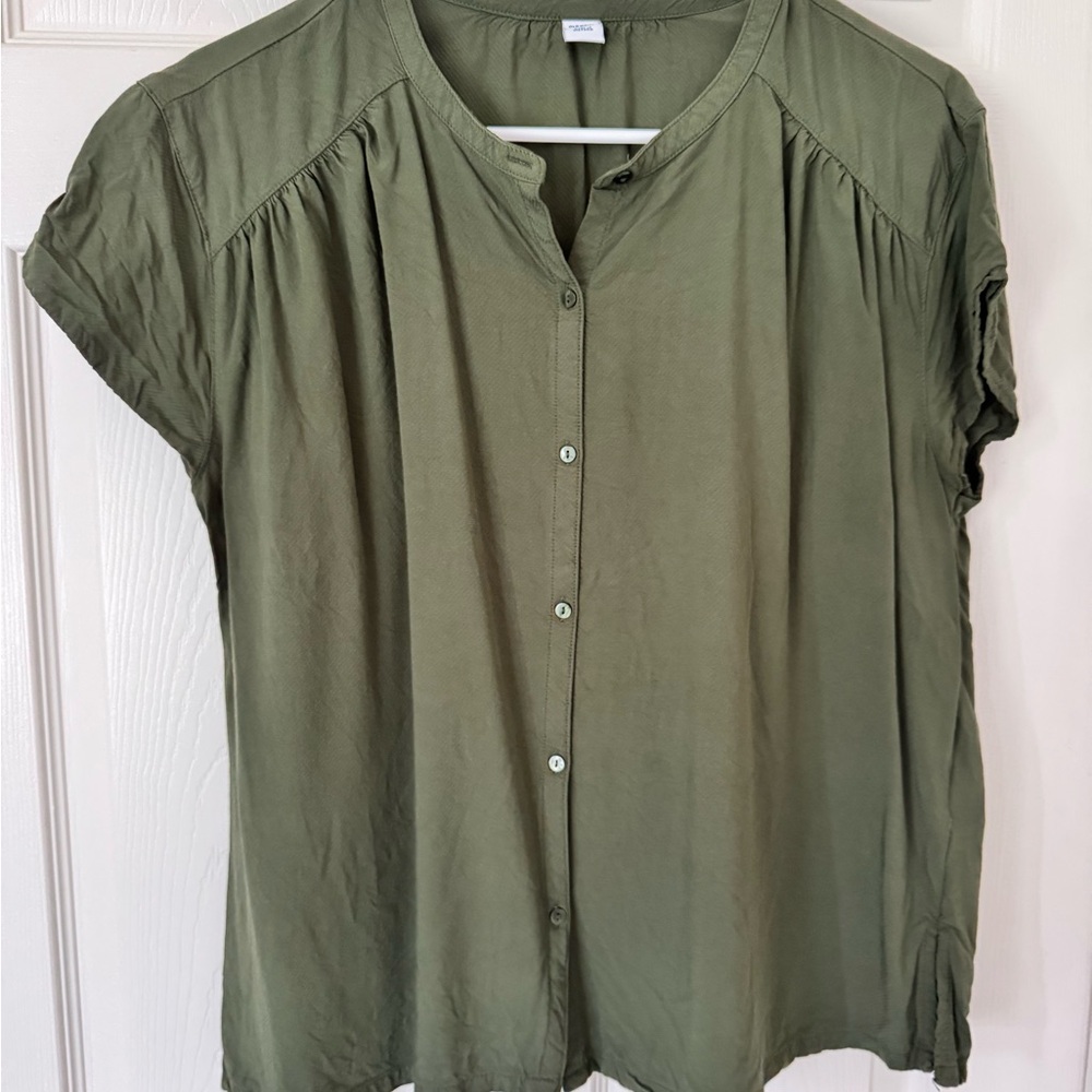 Old Navy Green Short Sleeve Button Down Shirt